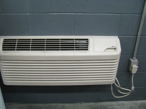 The mill’s lube room is equipped with an HVAC unit, which provides positive pressure, a constant temperature range and low humidity.