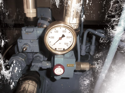 Most systems have a dump valve that allows high-pressure fluid in the accumulator to dump to the tank, permitting the pressure to drop to zero. Most systems have a dump valve that allows high-pressure fluid in the accumulator to dump to the tank, permitting the pressure to drop to zero.