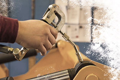 Believing hydraulic components are self-priming and self-lubricating
