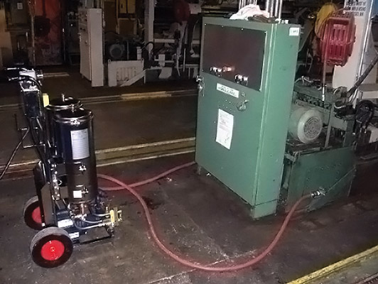 A flushing unit can be used to remove solid contaminants and water from the oil.